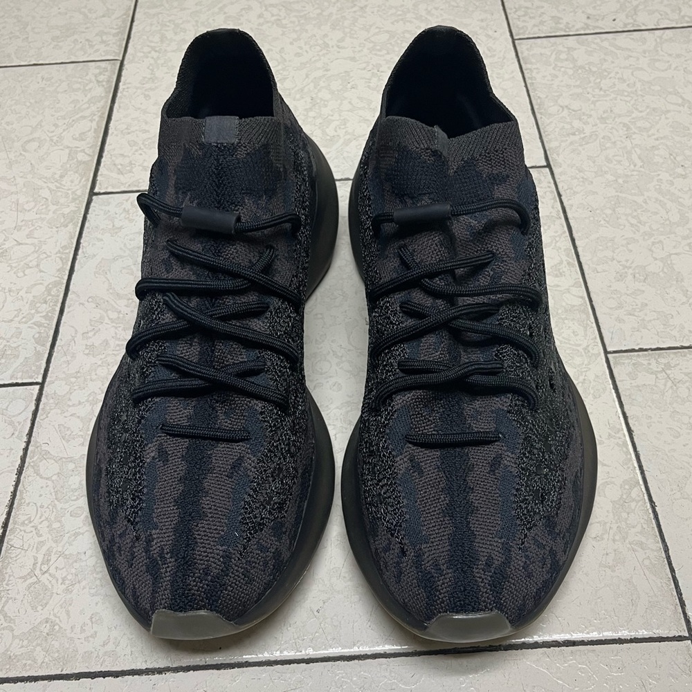 Yeezy boost 380 onyx size 10